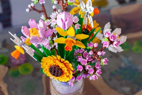 Custom LEGO flower arrangement example