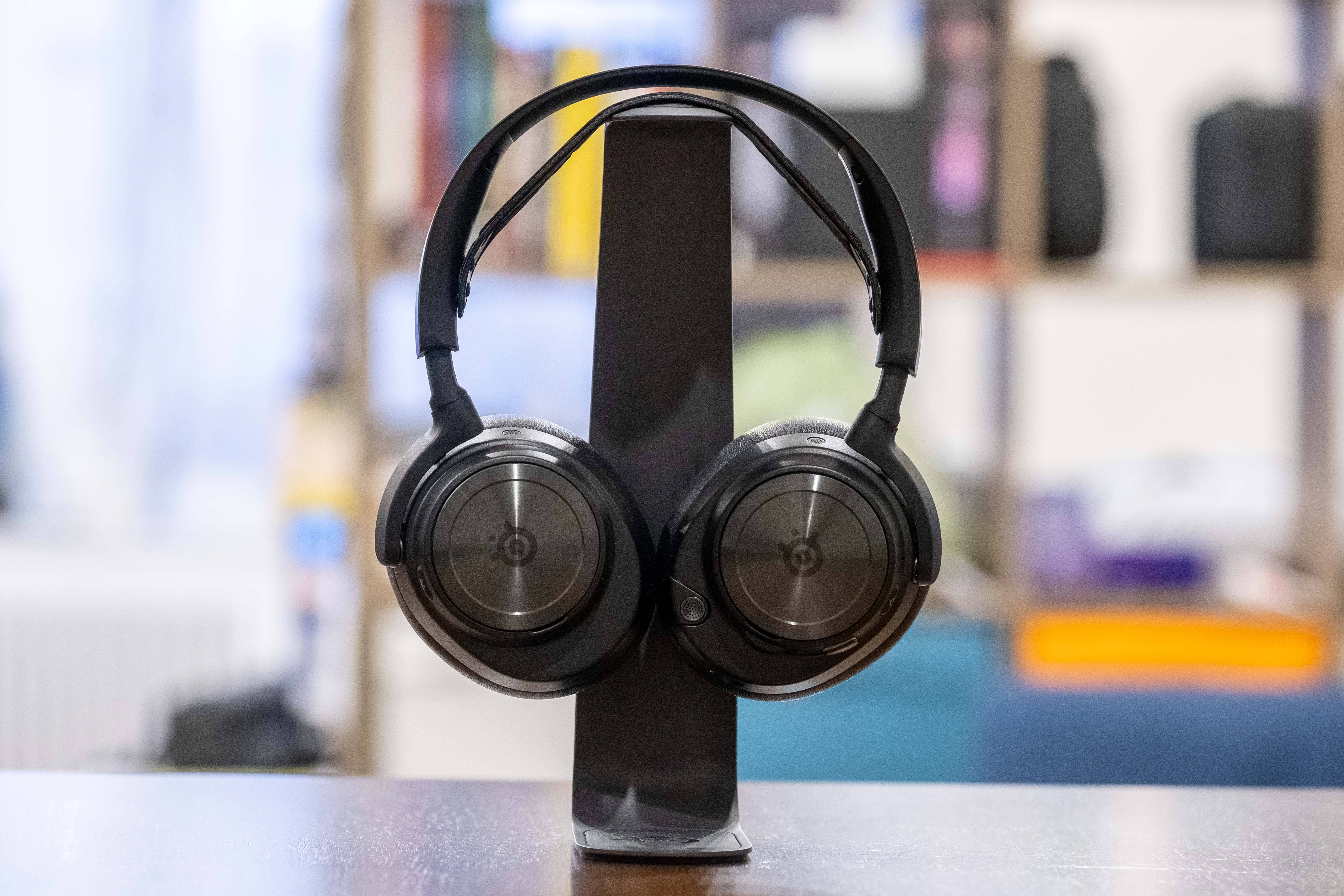 SteelSeries Arctis Nova Pro Wireless Images